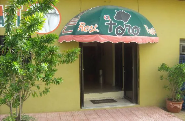 Hotel Restaurant El Toro Monte Plata entree